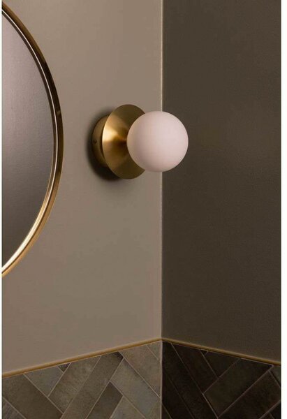 Globen Lighting Φωτιστικό τοίχου ART DECO, ορείχαλκος/λευκό Ø 16cm IP44, ρυθμιζόμενος, Χρυσό / Ορείχαλκου, Σαλόνι / τραπεζαρία, Μέταλλο, σχεδιασμός, Σφαίρα
