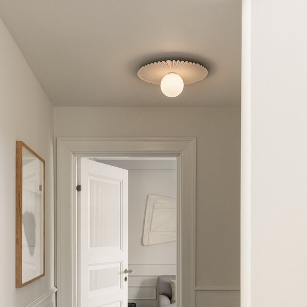 Nuura Aps Liila Muuse Φωτιστικό τοίχου, Ø 42 cm, IP44, λευκό/οπαλίνα, ρυθμιζόμενος, Λευκό, Μπάνιο, Μέταλλο, Σκανδιναβικό
