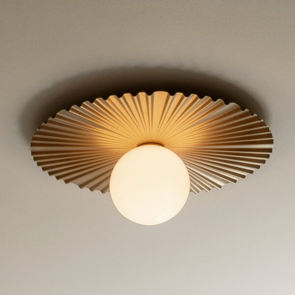 Nuura Aps Φωτιστικό τοίχου Liila Muuse, Ø 42 cm, IP44, χρυσό/οπαλίνα, ρυθμιζόμενος, Χρυσό / Ορείχαλκου, Μπάνιο, Μέταλλο, Σκανδιναβικό