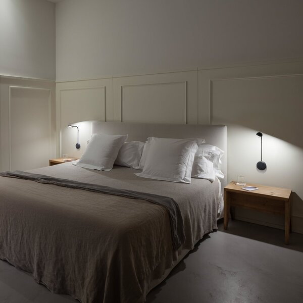Vibia Pin 1680 LED απλίκα, 39 cm, μαύρο, Μαύρο, υπνοδωμάτιο, Μέταλλο, σύγχρονο
