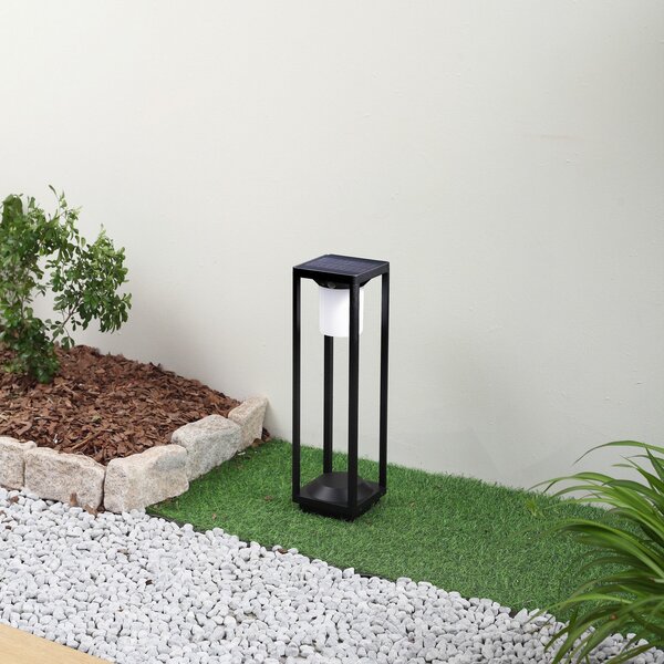 Lucande LED ηλιακός φωτισμός μονοπατιών Nilea, 50 cm, μαύρο, αισθητήρας, Μαύρο, Αλουμίνιο, σύγχρονο