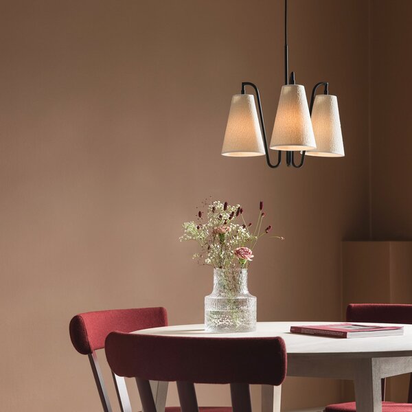 Globen Lighting Κρεμαστό φωτιστικό Lou 3, λευκό Bouclé/μαύρο ύφασμα, ρυθμιζόμενος, Λευκό, Σαλόνι / τραπεζαρία, Ύφασμα / Κλωστοϋφαντουργία, σχεδιασμός