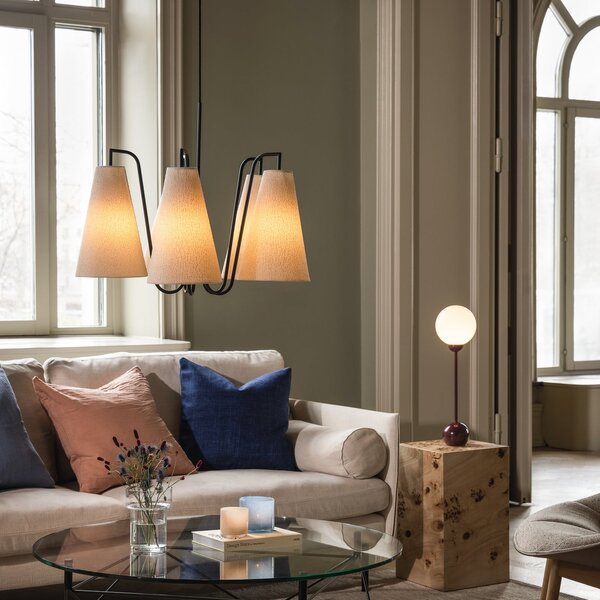 Globen Lighting Κρεμαστό φωτιστικό Lou 5, λευκό Bouclé/μαύρο ύφασμα, ρυθμιζόμενος, Λευκό, Σαλόνι / τραπεζαρία, Ύφασμα / Κλωστοϋφαντουργία, σχεδιασμός