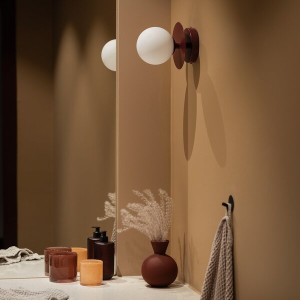 Globen Lighting Φωτιστικό τοίχου ART DECO μπορντό/λευκό Ø16cm IP44, ρυθμιζόμενος, Κόκκινο, Σαλόνι / τραπεζαρία, Γυαλί, Σκανδιναβικό