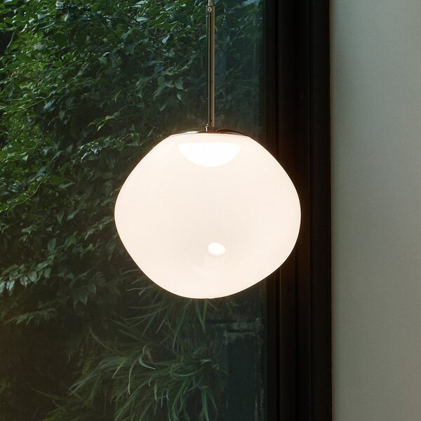 Tom Dixon LED κρεμαστή λάμπα Melt, Ø 50 cm, οπαλίνα/ασημί, ρυθμιζόμενος, Λευκό, Σαλόνι / τραπεζαρία, Πλαστικό, σχεδιασμός