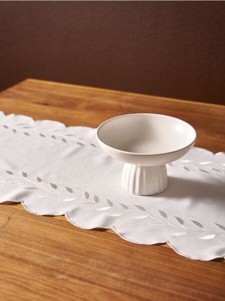 Sinsay - Τραβέρσα με κεντημένο μοτίβο φύλλων - κρεμ