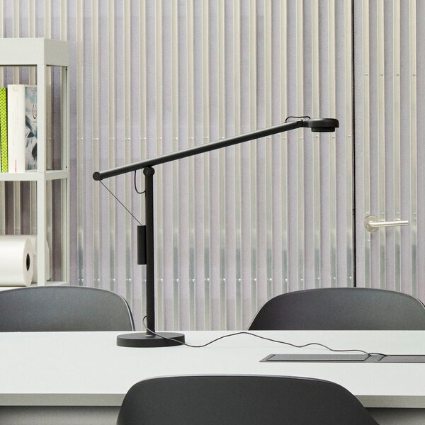 HAY Λάμπα γραφείου LED Fifty-Fifty, μαύρη, 45 εκ., με ρυθμιστή έντασης, ρυθμιζόμενος, Μαύρο, Μελέτη / Γραφείο, Αλουμίνιο, σχεδιασμός