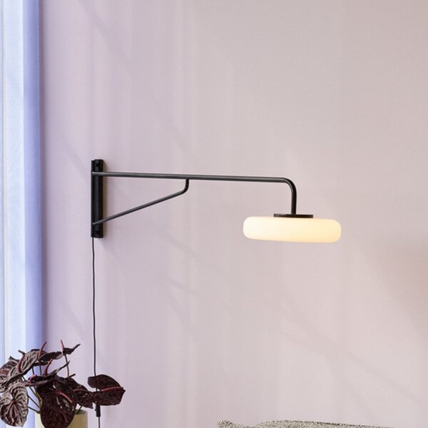 Hübsch Επιτοίχια λάμπα LED Sway, μαύρη, βάθος 120 cm, μέταλλο, Μαύρο, Σαλόνι / τραπεζαρία, Μέταλλο, σύγχρονο