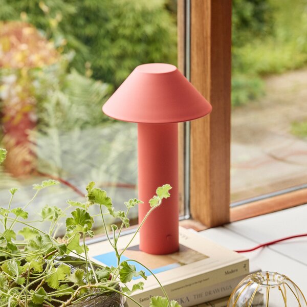 Hübsch Επιτραπέζια λάμπα LED Tower, κόκκινη, ύψος 32 cm, μέταλλο, ρυθμιζόμενος, Πράσινο, Σαλόνι / τραπεζαρία, Μέταλλο, σύγχρονο