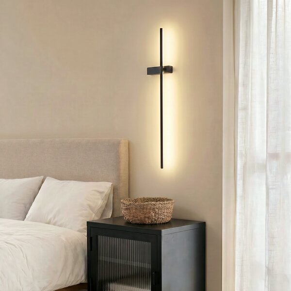 Lindby Φωτιστικό τοίχου LED Natsumi, μαύρο, αλουμίνιο, 90 cm, Μαύρο, Σαλόνι / τραπεζαρία, Αλουμίνιο, σύγχρονο