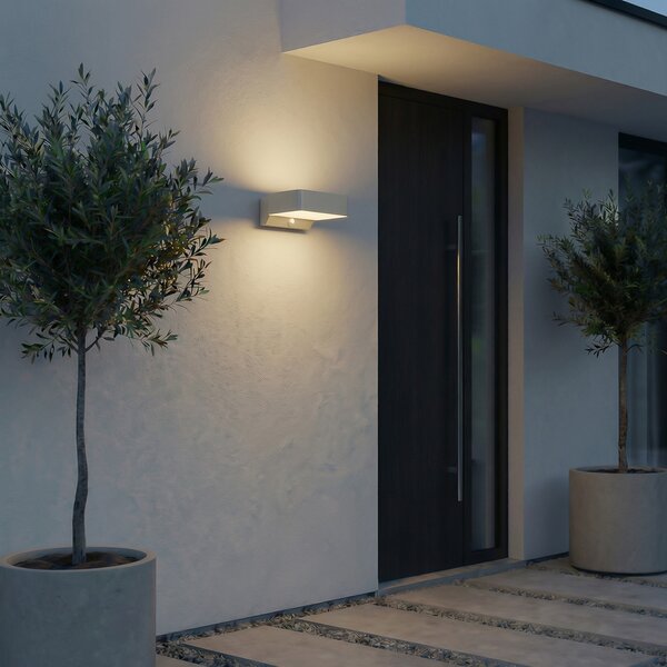 Lindby Εξωτερικός φωτιστικός LED Fando, ασημί ματ, με αισθητήρα, IP44, Μεταλλικό, Αλουμίνιο