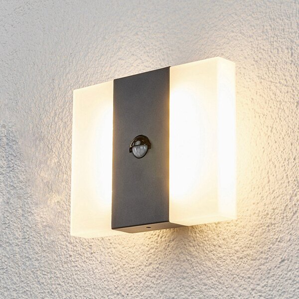 Lindby Εξωτερικός φωτισμός τοίχου με αισθητήρα LED Kumi, γραφίτη, IP44, Γκρι, Μέταλλο, σύγχρονο