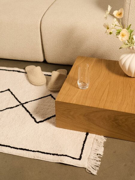 Sinsay - Tufted χαλί με γεωμετρικό σχέδιο και κρόσσια - κρεμ
