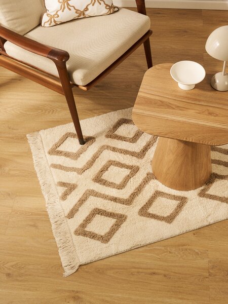 Sinsay - Tufted χαλί με γεωμετρικό σχέδιο και κρόσσια - κρεμ