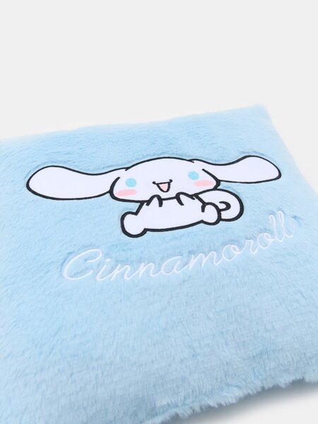 Sinsay - Μαξιλάρι από συνθετική γούνα Cinnamoroll - μπλε παλ