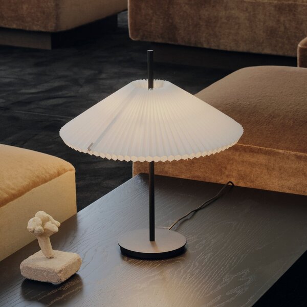 New Works Λάμπα γραφείου LED Nebra, μαύρο/λευκό, 45 εκ., ύφασμα, Μαύρο, Σαλόνι / τραπεζαρία, Μέταλλο, σχεδιασμός