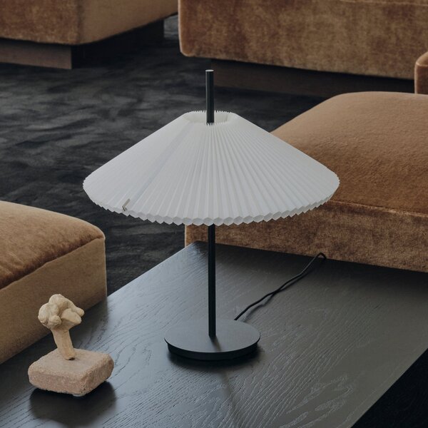 New Works Λάμπα γραφείου LED Nebra, μαύρο/λευκό, 45 εκ., ύφασμα, Μαύρο, Σαλόνι / τραπεζαρία, Μέταλλο, σχεδιασμός