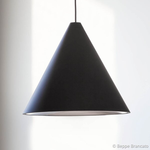 FLOS String light Κρεμαστό φωτιστικό, καλώδιο 12 m, κώνος, ρυθμιζόμενος, Μαύρο, Σαλόνι / τραπεζαρία, Αλουμίνιο, σχεδιασμός