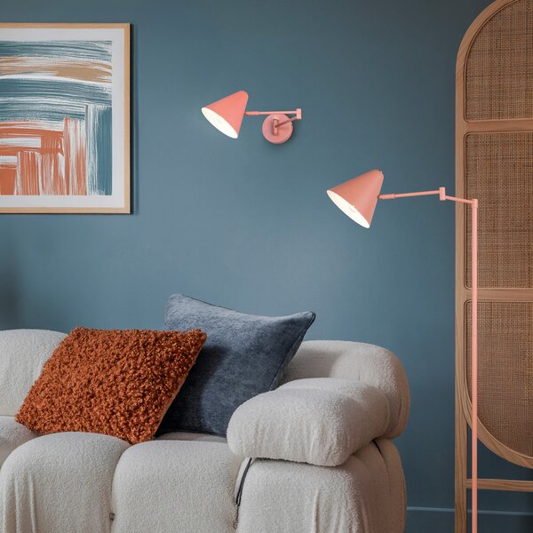 Trio Lighting Φωτιστικό τοίχου Cosima, βερίκοκο, προεξοχή 54 cm, μέταλλο, Πορτοκαλί, Σαλόνι / τραπεζαρία, Μέταλλο, σύγχρονο