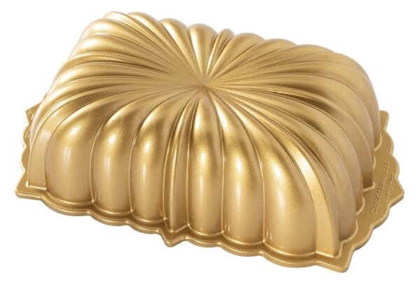 Φόρμα για κέικ Nordic Ware Premier Gold σε μακρόστενο σχήμα, με διαστάσεις 25.5x15.5x8cm