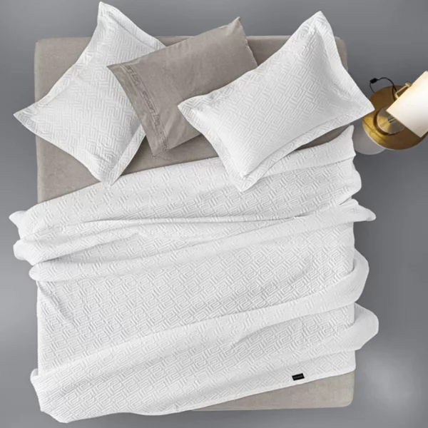 Κουβερτόριο Υπέρδιπλο (245x260) Guy Laroche Pattern White